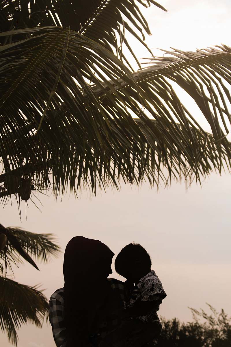 palm tree person carrying child arecaceae